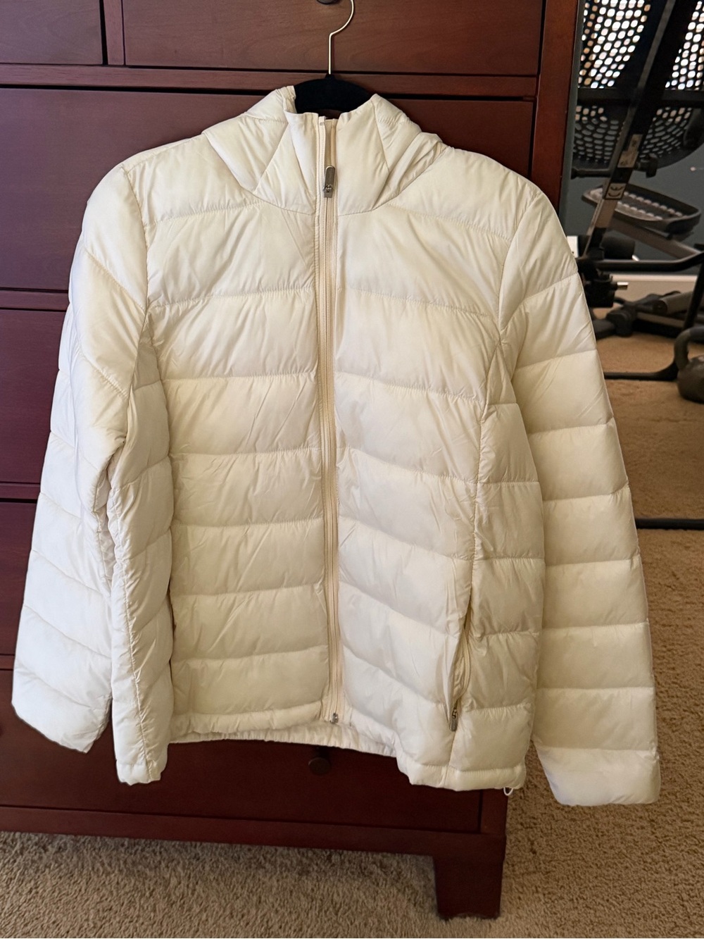 Like new Athleta Aire Puffer
Jacket with Hood size large. Cream/white